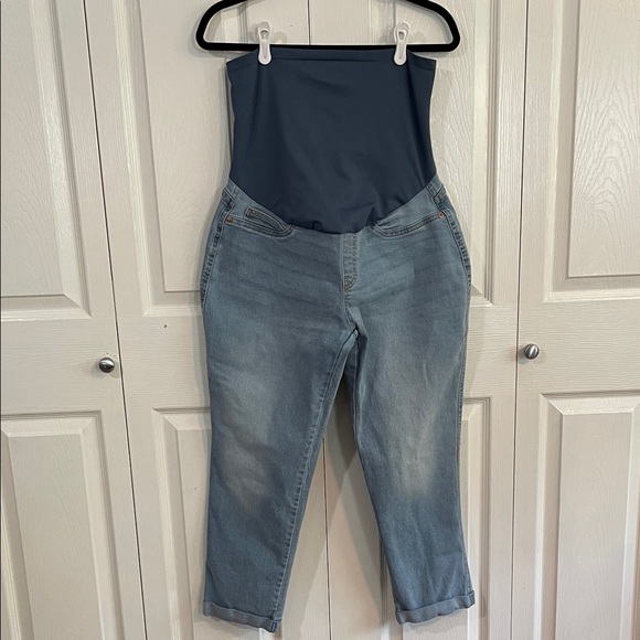 Levi Strauss Maternity Boyfriend Jeans - Picture 1 of 6